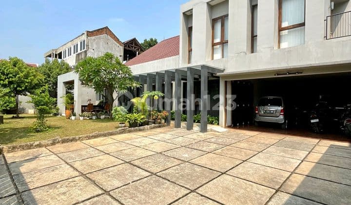 2-Storey House with a Spacious Yard in the Kebayoran Lama Complex