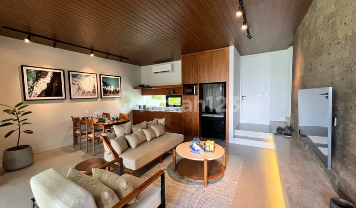 Villa Bergaya Modern Kontemporer View Hamparan Sawah Dalam Cluster Lokasi di Canggu