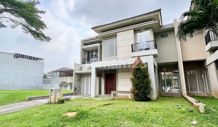 Feel the Holiday Vibe! Villa Style Home! East-Facing in Aruna Cluster, Alam Sutera, Super Strategic Elite Area, Guaranteed Security, Complete Facilities.