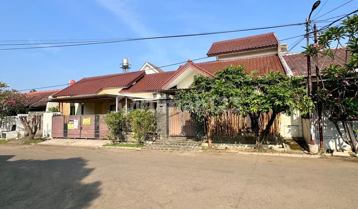 Superrr Murahhh! Mau Jual Cepat! Rumah Luas di Villa Melati Mas! Lokasi Sangat Strategis 5 Menit ke Toll! Kawasan Nyaman Keamanan Terjamin