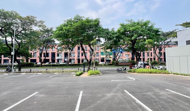 Hadap Jalan Boulevard! Lloyd Promenade Ruko Baru Di Kawasan Bisnis Alam Sutera Dikelilingi Kampus Mall Dan Cluster