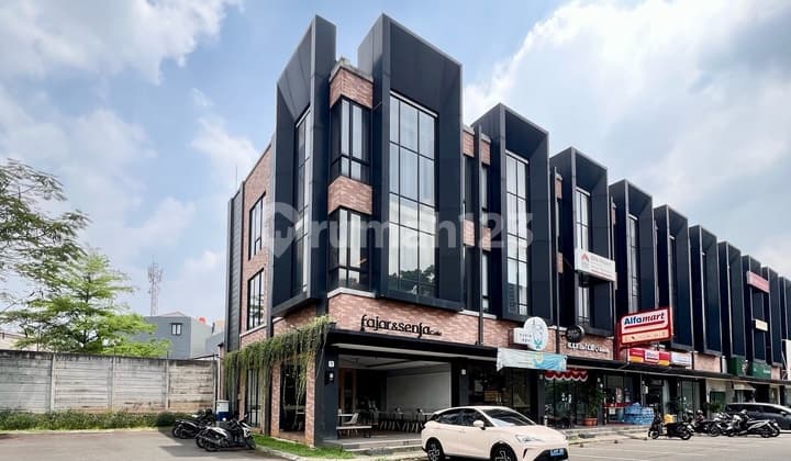 Largest Unit! Prime Location! Victoria Lane Shophouse in a Very Busy Area, Perfect for Business, Definitely Brings in Profit.