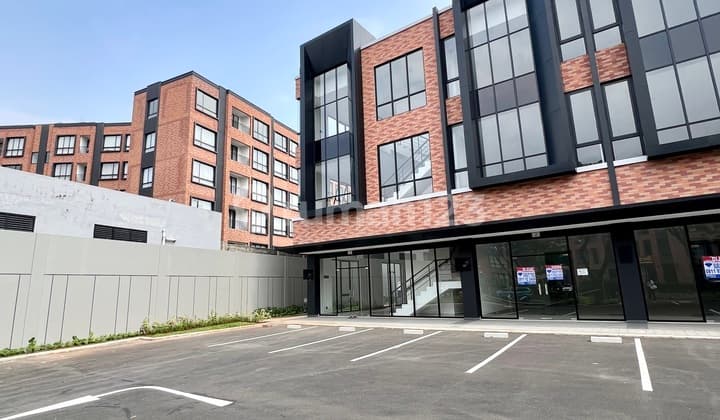 Lloyd Promenade Tipe Hoek! Ada Lift! Siap Buka Bisnis Cari Cuan! Kawasan Terbaik Area Ramai! Hadap Jalan Utama