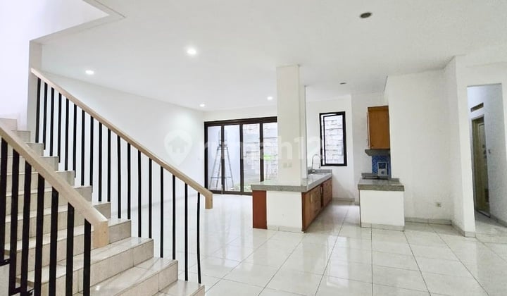 Murah Banget! Harus Laku & Siap Huni Rumah Di Cluster Rindang Nyaman Lokasi Super Strategis Unfurnished Rumah SHM - Sertifikat Hak Milik di Sutera Palmyra III, Alam Sutera Bagus