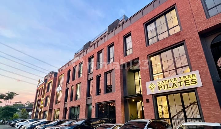 Ruko Paling Mewah! Weston Lane Alam Sutera! Hadap Jalan Boulevard Dikeliling Kampus Dan Perkantoran! Cocok Untuk Bisnis Anda