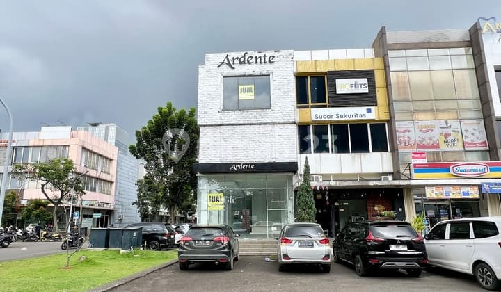 Hadap Jalan Boulevard! Ruko Bawa Hoki! Dekat Toll dan Perkantoran! Cocok bisa Nego!