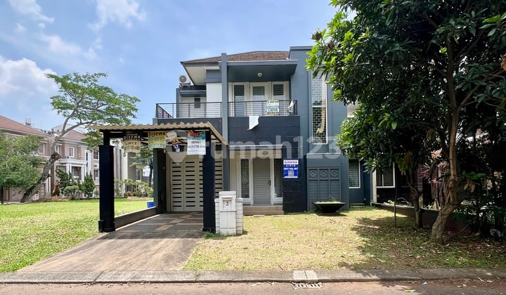 Beautiful House in Front of the Park! In the Onyx Cluster, Alam Sutera, Cool Area, Strategic Location. Come Survey First!