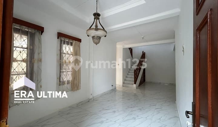 Rumah Bagus 2 Lantai Di Cigadung Dekat Dago Bandung.