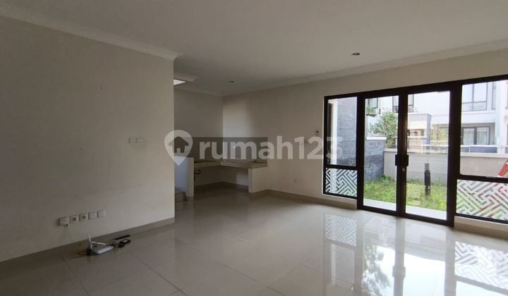 Rumah Minimalis 2 LT. di Podomoro Park, Bandung.