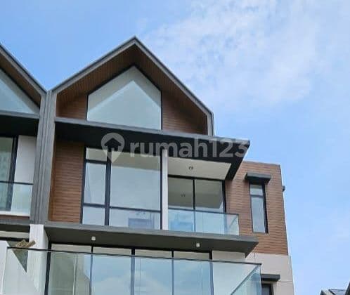 Sewa Rumah Osaka Residence Pik2 9x10 3lantai Semi Furnish