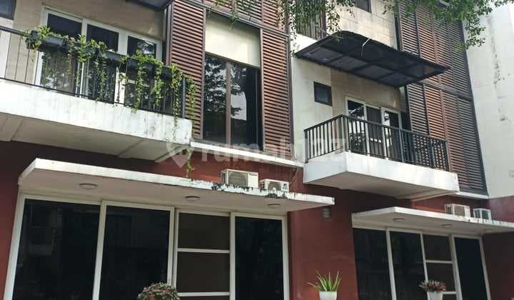 Rumah Coasta Villa Ancol Gandeng 4,5lantai Luas Tanah 320 Meter