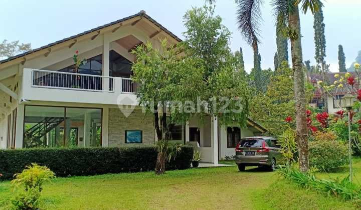 1085. Villa di Trawas, Jl Keramat Trawas Mojokerto