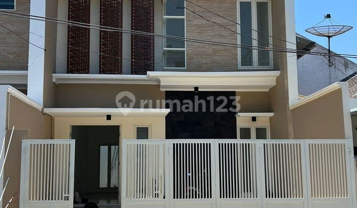Li56. Dijual Rumah Manyar Kertoadi Surabaya Timur