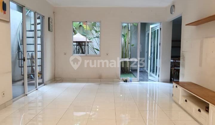 Dijual Rumah Mewah Full Furnished di Foresta Bsd, Hadap Selatan