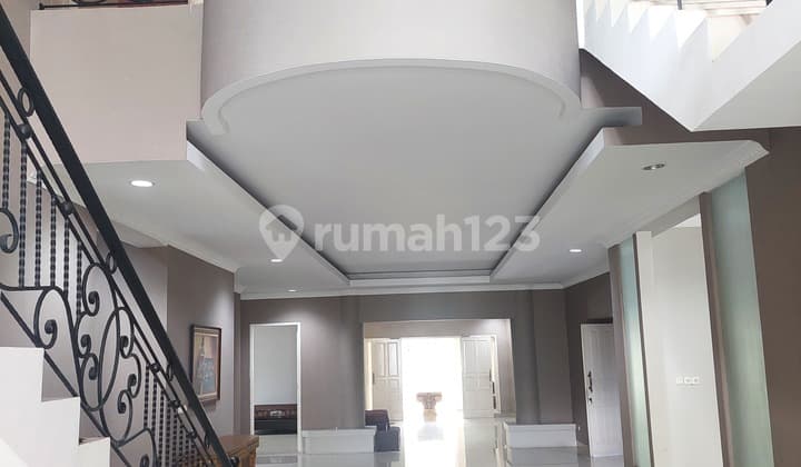 Rumah Luas Dan Bagus di Menteng, Harga Sewa Nego