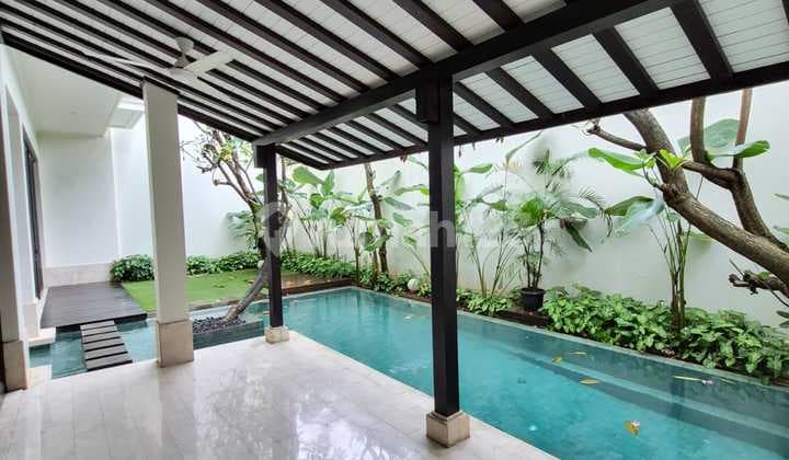 Rumah Compound Luas dan Mewah di Pejaten, Siap Huni