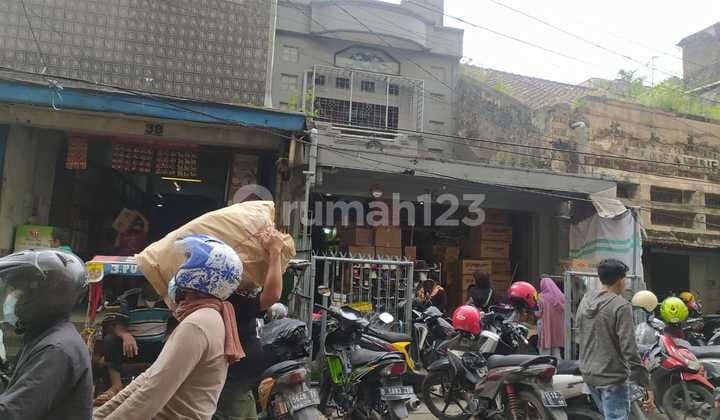 Ruko 3 Lantai Strategis Murah di Pasar Baru Kota Bandung