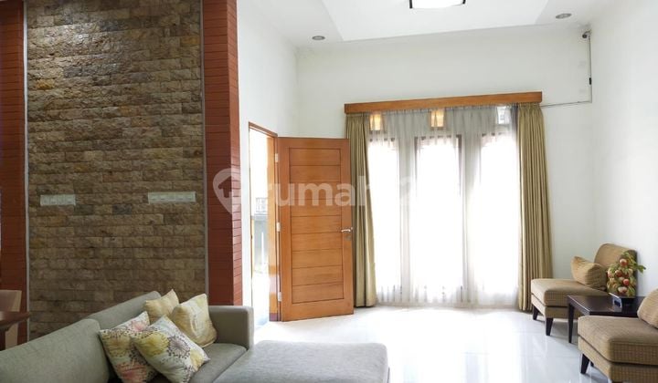 Rumah Mewah Full Furnished Kayu Jati di Pasteur - Bandung - Strategis, Asri, Siap Huni (Shm)