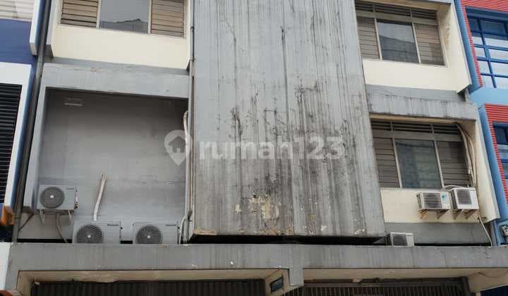 4-Storey Row House on Jl Pangeran Jayakarta, Sawah Besar, Central Jakarta, 164M2 Land Area, Cash Only