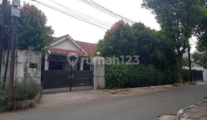 Rumah Lama Hoek di Jl Taman Wijayakusuma Cilandak Jakarta Selatan LT 603M2 Cash Only Murah