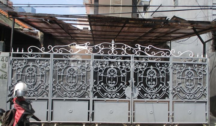 Boarding House Suitable for Rent on Jl Kebon Kacang Vi, Tanah Abang, Central Jakarta, Land Area 360M2, Cash Only