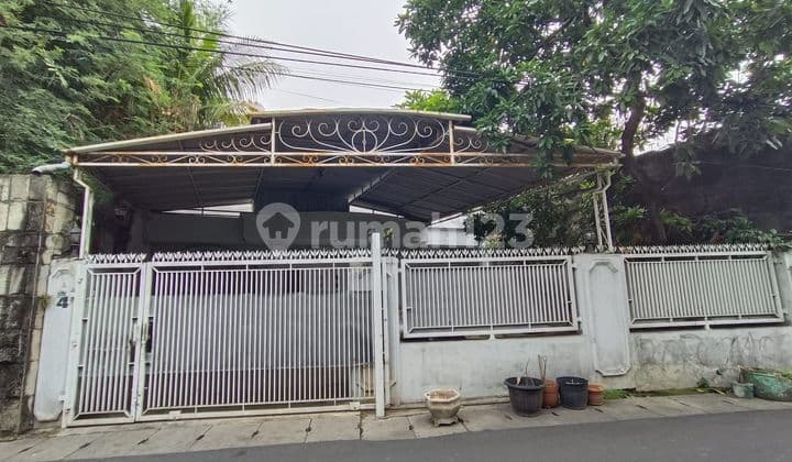 Rumah Lama di Masjid Bendungan I Cawang Jakarta Timur SHM