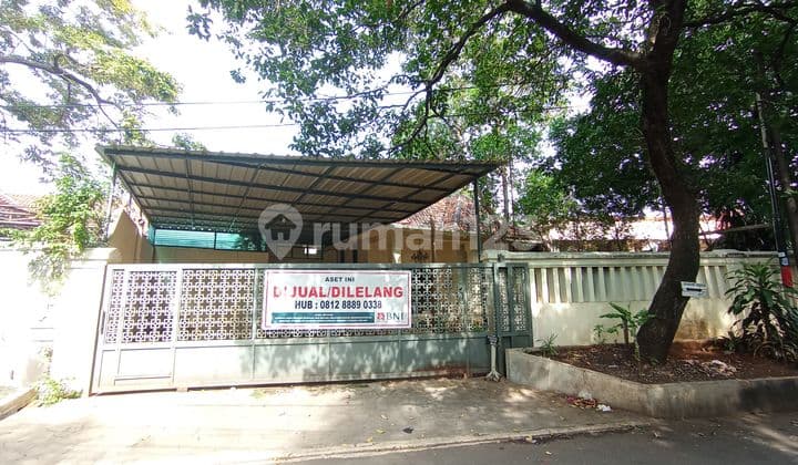 Rumah Asri di Menteng Jl Surabaya Jakarta Pusat SHM