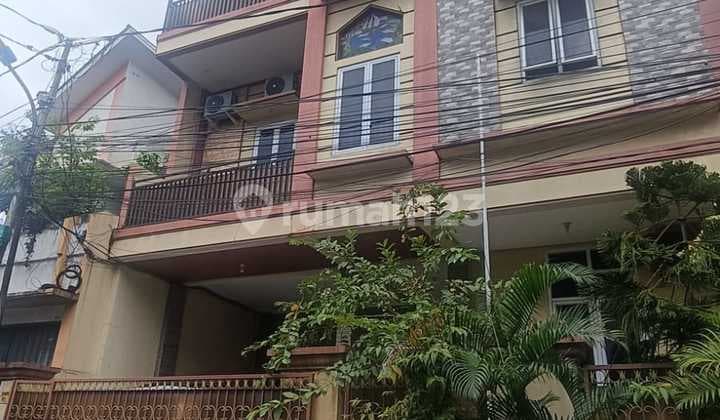 Rumah Murah 3 Lantai di Jl Menteng Atas Selatan Setiabudi Jakarta Selatan LT 104M2 Cash Only Lokasi Sangat Strategiscocok.kos2an/Rumah
