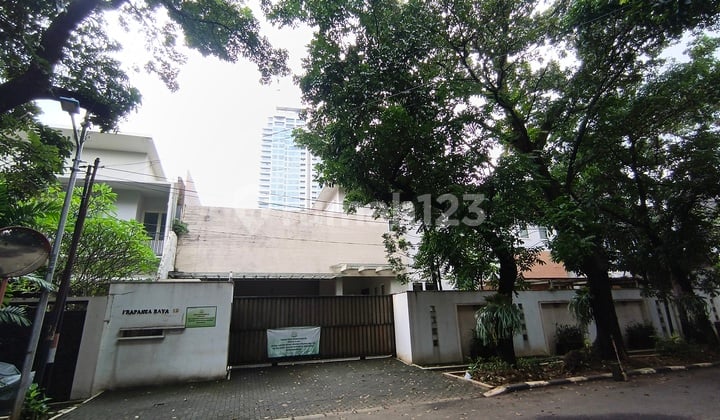 Rumah 2 Lantai Dipakai Kantor Komersil di Jl Prapanca Raya Kebayoran Baru Jakarta Selatan LT 1.265M2 Cash Only