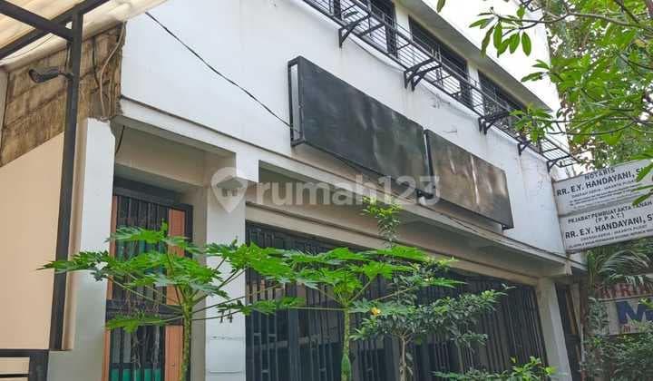 Rumah Murah 3 Lantai Benhil Jl Danau Tempe Bendungan Hilir Jakarta Pusat LT 221M2 Murah.cash Only