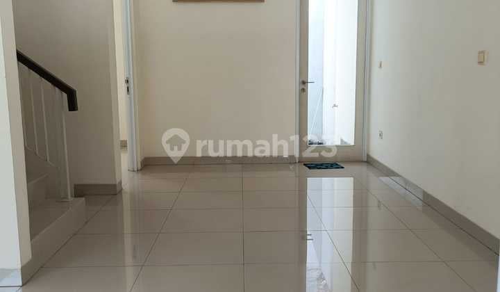Rumah Cantik 2 Lantai Dekat dengan Fasilitas Umum Aman dan Nyaman