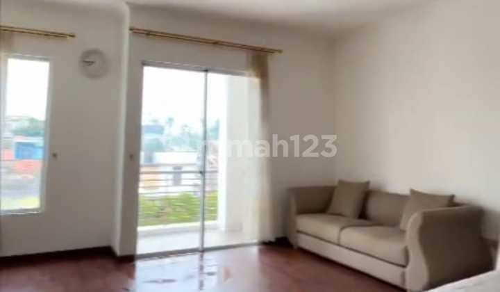 Rumah Eksklusif 3 Lantai Aman dan Nyaman Mewah dan Asri Dekat Dwngan Fasilitas Umumn