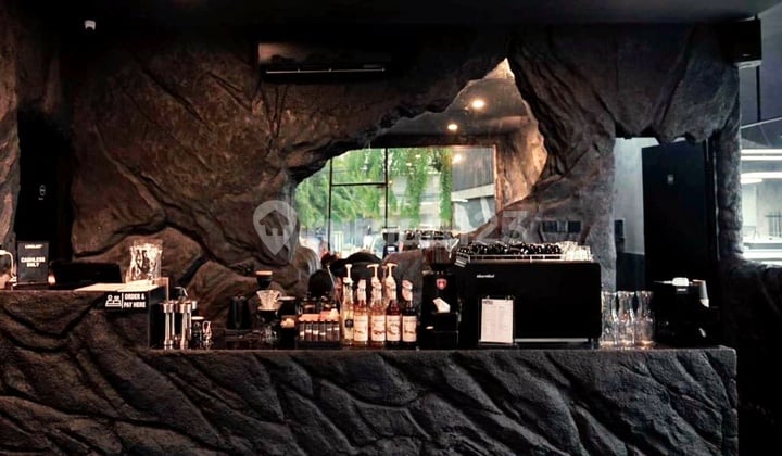 Ruang Usaha Sedang Tersewa di Benhil Jakarta Pusat Strategis, Jalan Utama Lebar