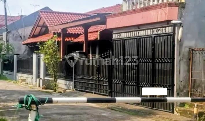 Rumah Lama Gandeng di Pekayon Bekasi Selatan