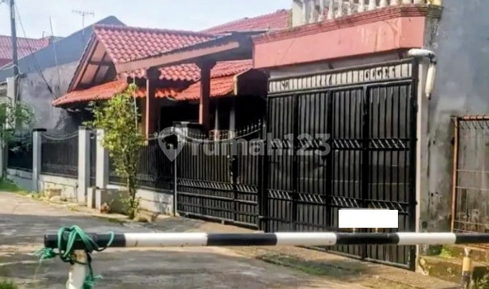 Rumah Lama Gandeng di Pekayon Bekasi Selatan