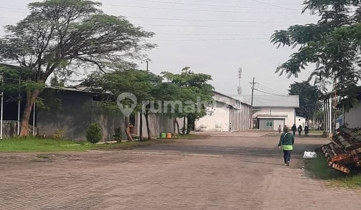 Pabrik Di Kawasan Industri Gresik Jawa Timur