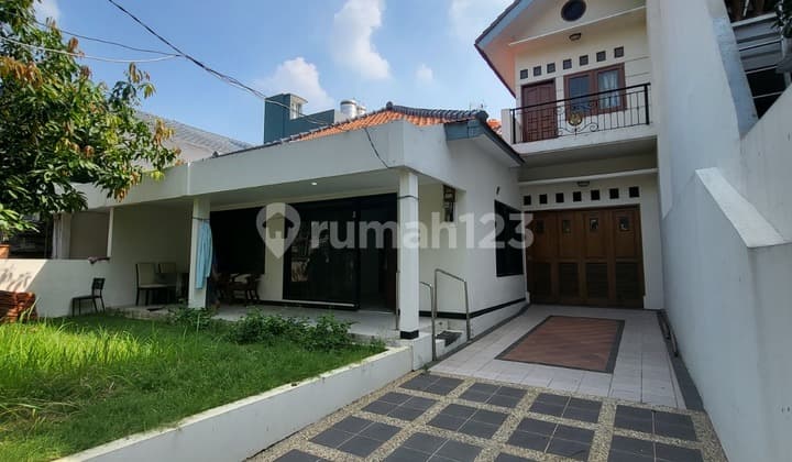 Dijual Rumah Asri Nan Luas Siap Huni di Jakarta Selatan