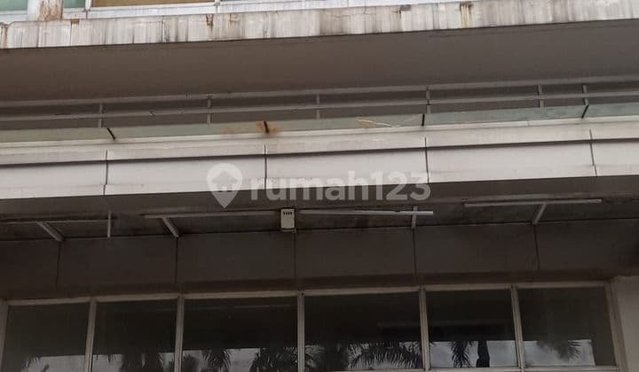 Ruko graha bulevar di jalan utama kawasan bisnis Summarecon Bekasi