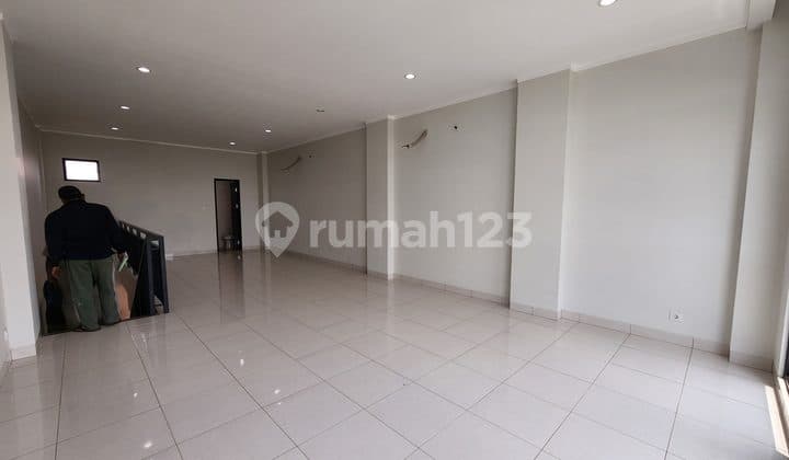 Ruko Siap Huni Dijual Dengan Parkir Luas di Komplek Scarlet Summarecon Bekasi
