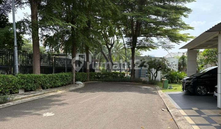 Beautiful Hook Furnished House at Summarecon Bekasi