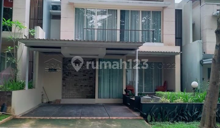 Serenia Hills Regent Dekat Taman