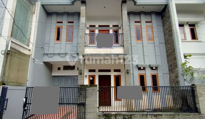 Rumah bagus 2 lantai sayap turangga
