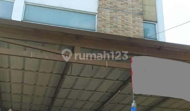 Ruko 3 lantai holis mainroad