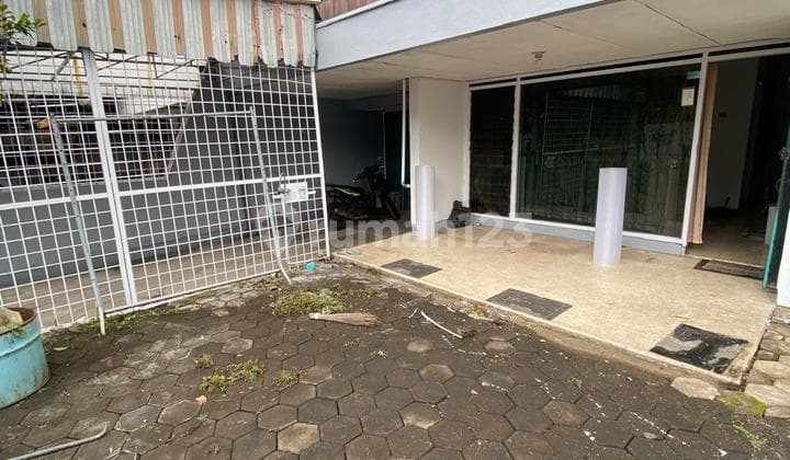 Sumbersari Bandung - Strategic House Suitable for Warehouse/Office, Clean and Well-Maintained