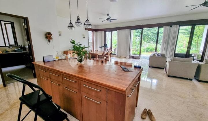 Di Jual Rumah Seperti Resort di The Green BSD