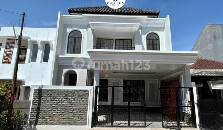 Modern House with Row 8 in Griya Loka BSD