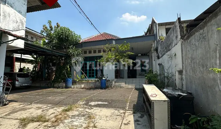 Rumah Strategis di Jalan Raya Srengseng, Kembangan, Jakarta Barat