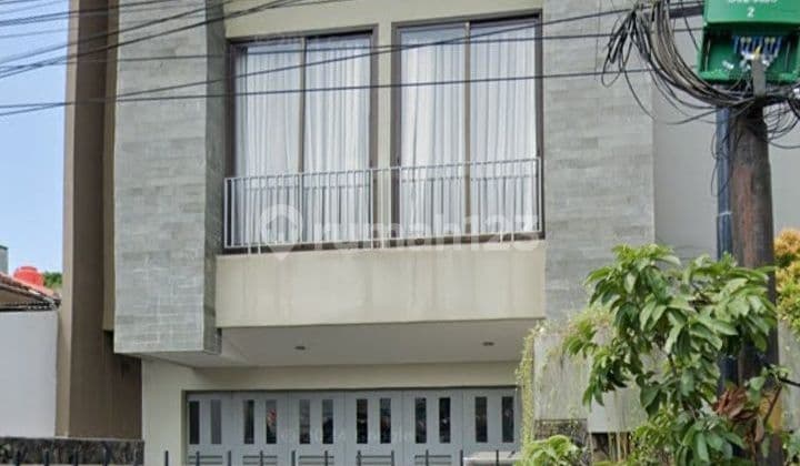 Minimalist 2-Story House in Kemandoran, Strategic Location, Price Reduced