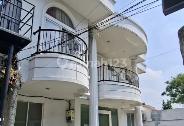 Kebon Jeruk Boarding House 2 Floors Strategic Location Negotiable Until Deal