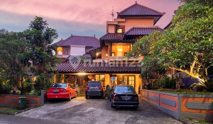 Rumah Cantik 3lantai Cluster Mewah Cirendeu